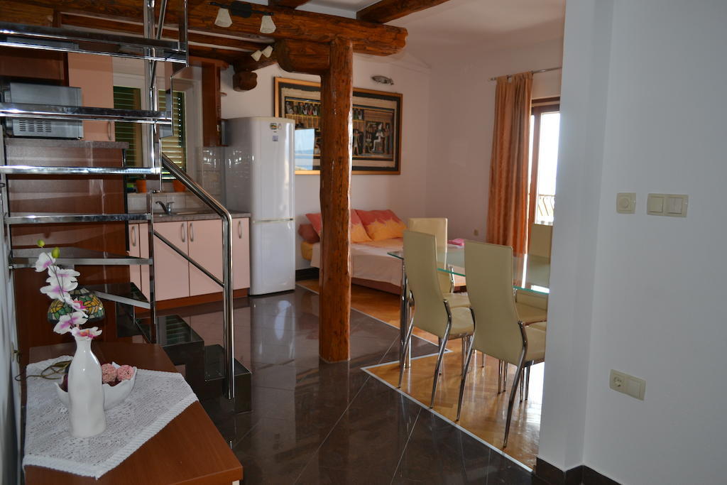 Apartments Karlo Омиш Экстерьер фото