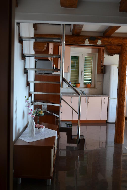 Apartments Karlo Омиш Экстерьер фото